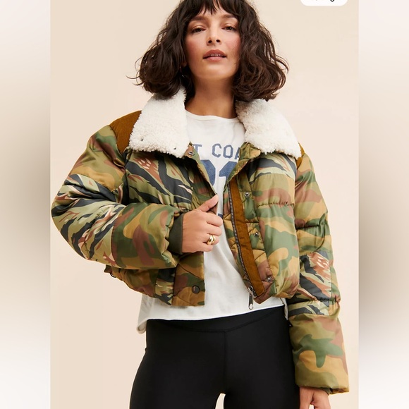 We The Free Jackets & Blazers - Free People West Coast Puffer Jacket Size Large camo boho oversized Sherpa